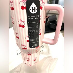 BRAND NEW LIMITED EDITION SWEET CHERRY Hydrojug 32 oz PIN STRIPES CHERRIES